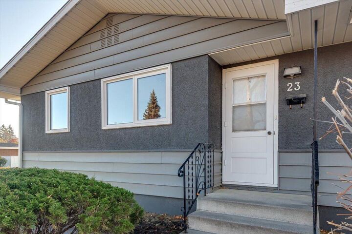 Property Photo:  23 Spencer Street  AB T4N 0B1 