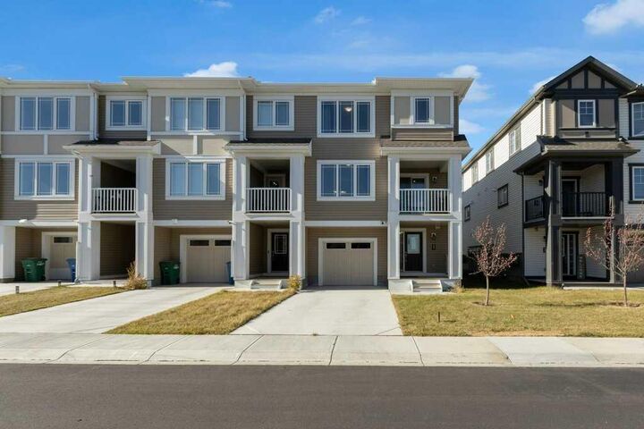 827 Windbury Street SW  Airdrie AB T4B 3T1 photo