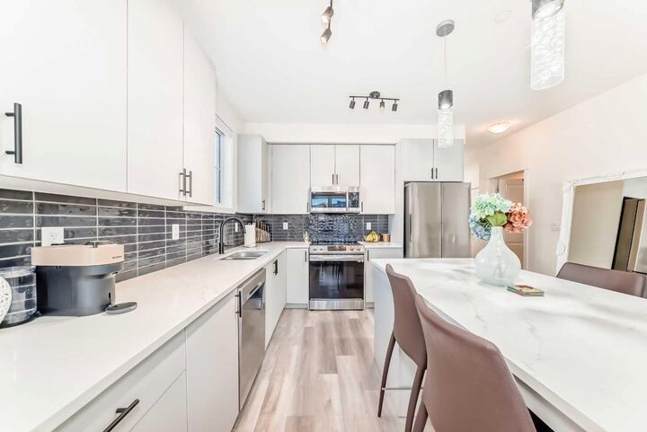 Property Photo:  15 Sage Meadows Landing NW 6101  AB T3P 1E5