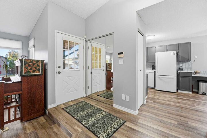 Property Photo: 45 Wiltshire Boulevard AB T4N 6L2