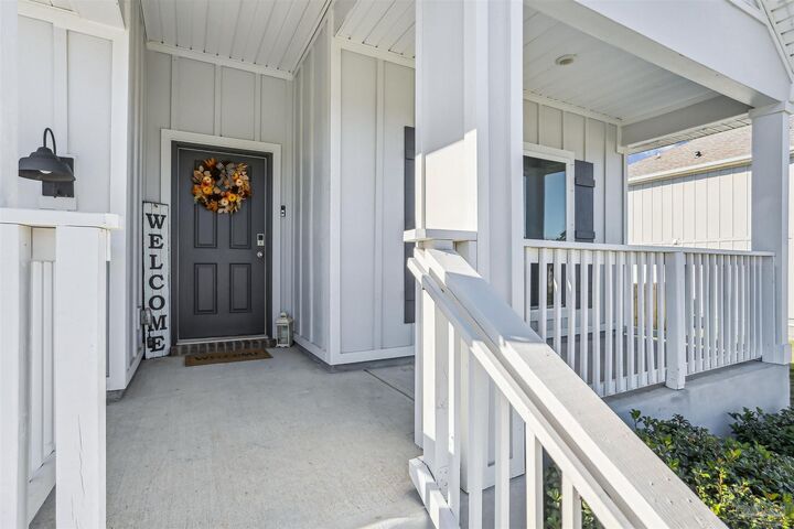 Property Photo:  6012 Rutherford Loop  FL 32526