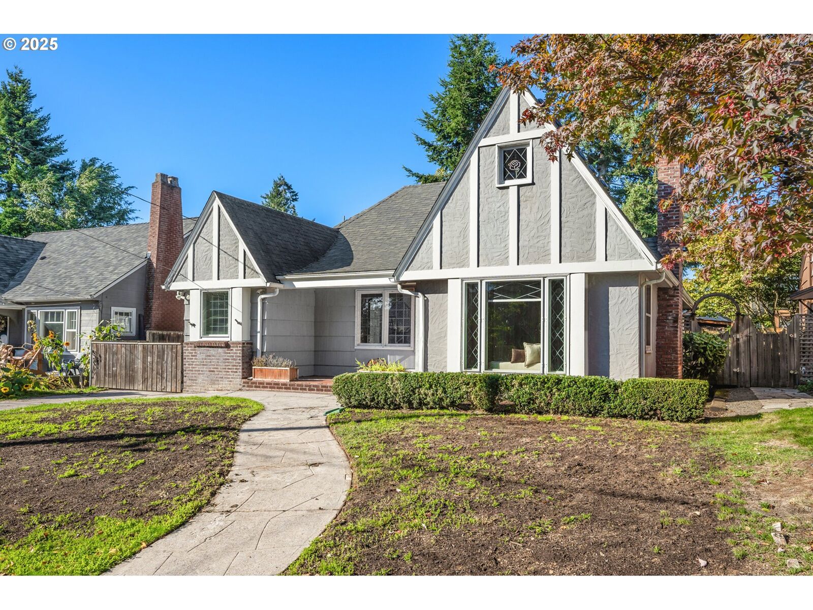 Property Photo: 2025 NE 56th Ave OR 97213