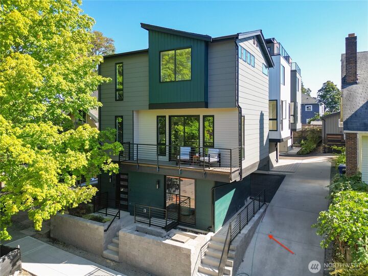 216  21st Avenue E  Seattle WA 98112 photo