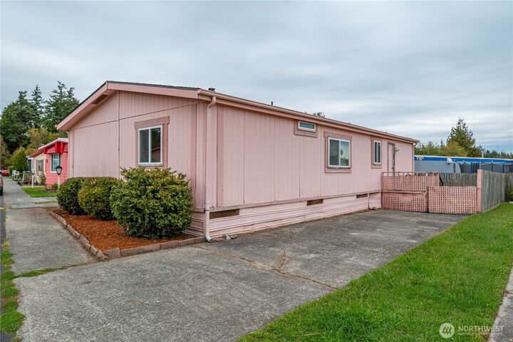 Property Photo: 700 NW Crosby Avenue 54 WA 98277