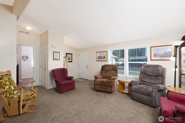 Property Photo: 1060 Alder Street WA 98848