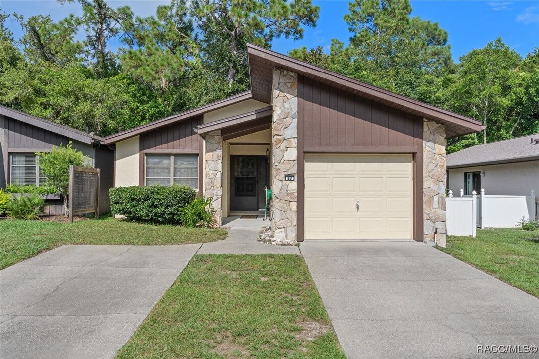 Property Photo:  17 Dogwood Drive  FL 34429 