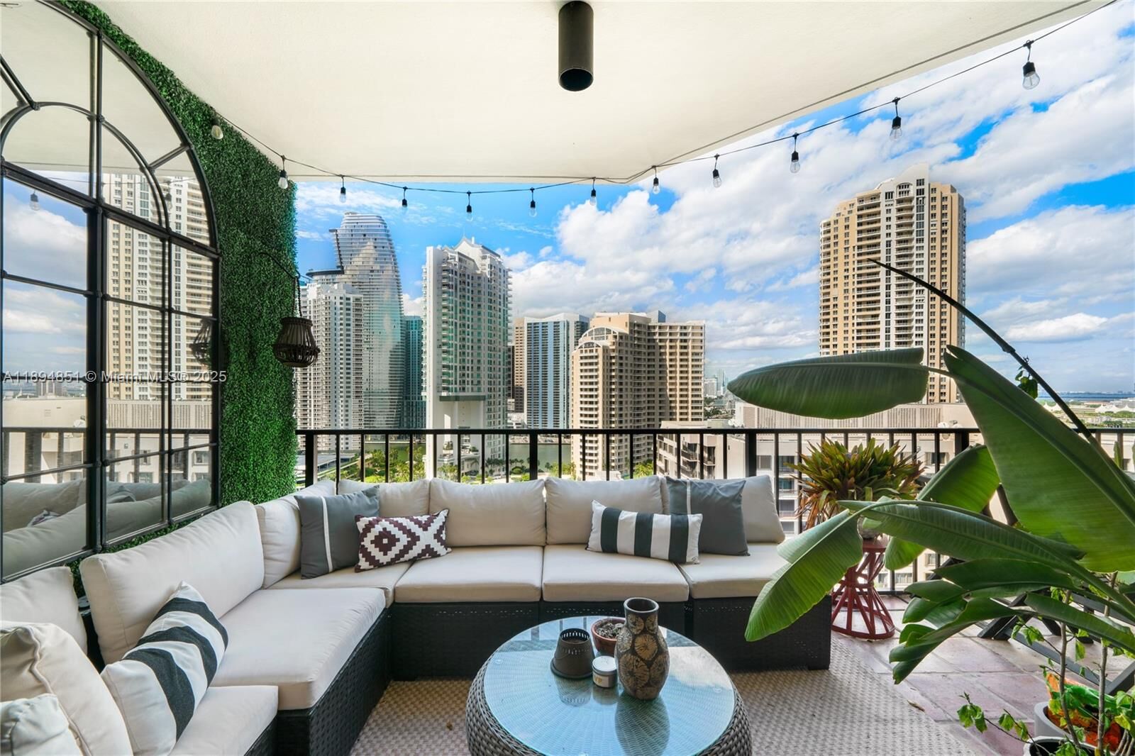 Property Photo: 520 Brickell Key Dr Aph00 FL 33131
