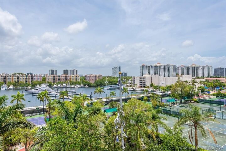 Property Photo: 19667 Turnberry Way 5E FL 33180