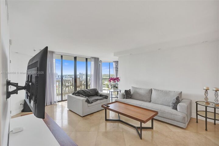 Property Photo: 1000 E Island Blvd 1403 FL 33160