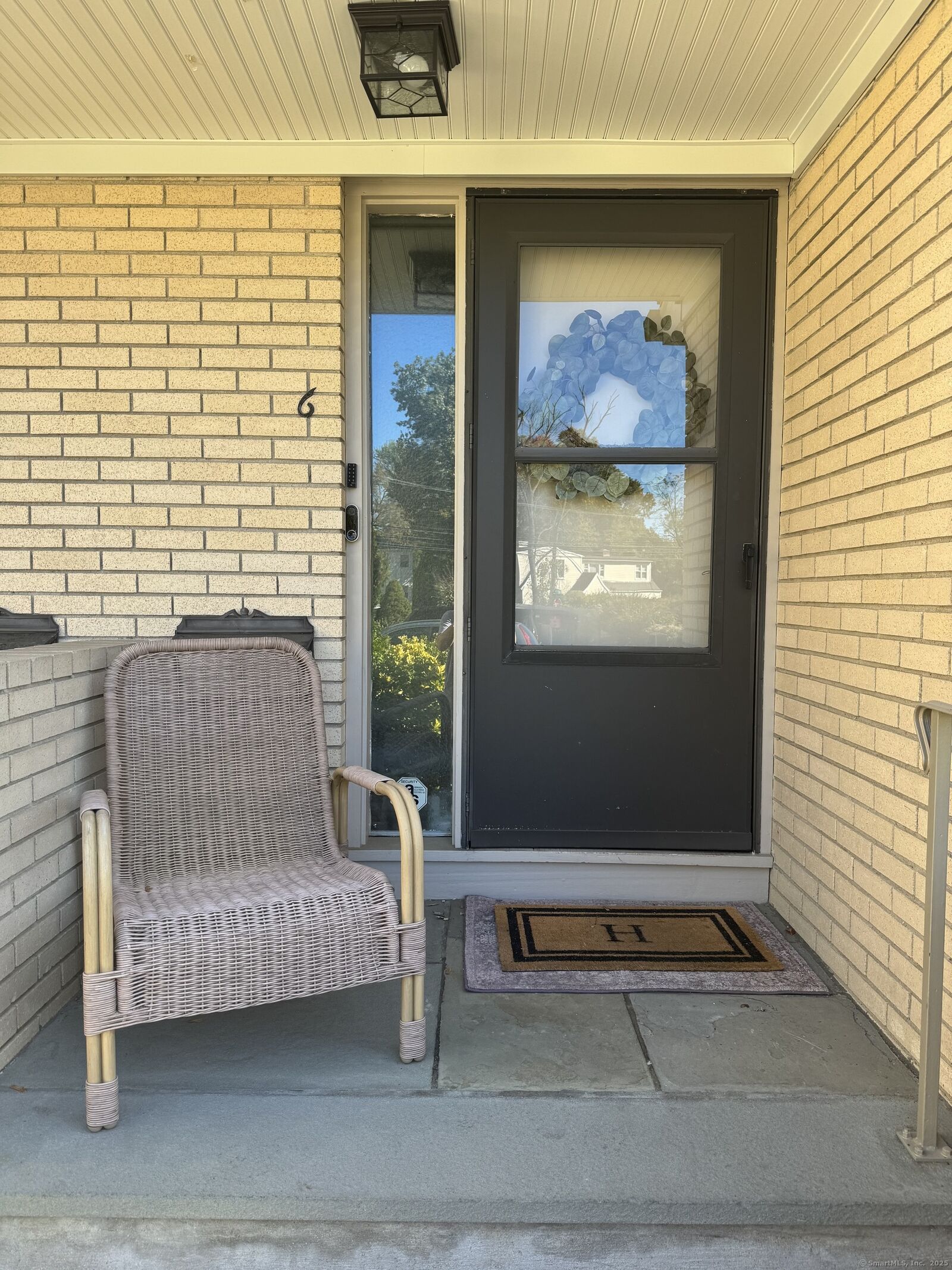 Property Photo:  10 Mead Street Apt 6  CT 06907 