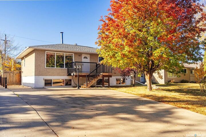 Property Photo: 2512 Melrose Avenue SK S7J 0V6