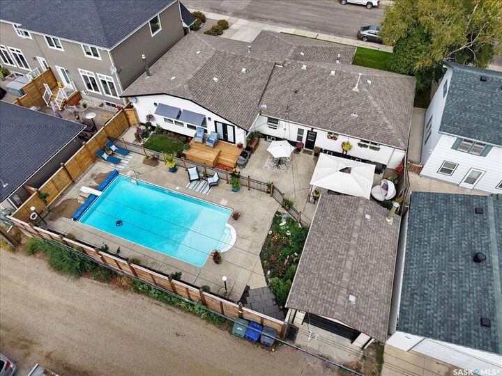 Property Photo:  310 Willow Street E  SK S7J 0C6