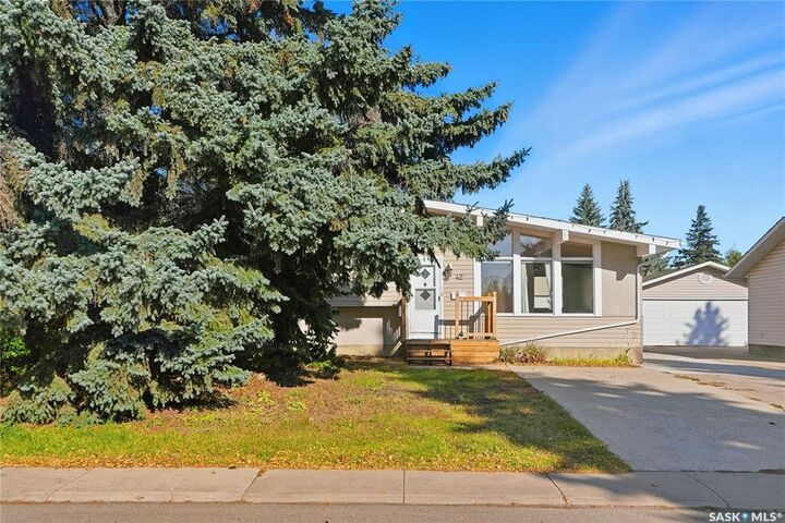 Property Photo:  42 Red River Road  SK S7K 1G3