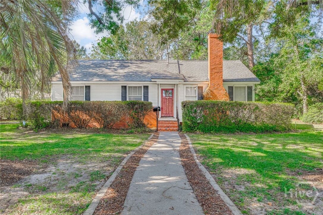 Property Photo: 141 E Derenne Avenue GA 31405