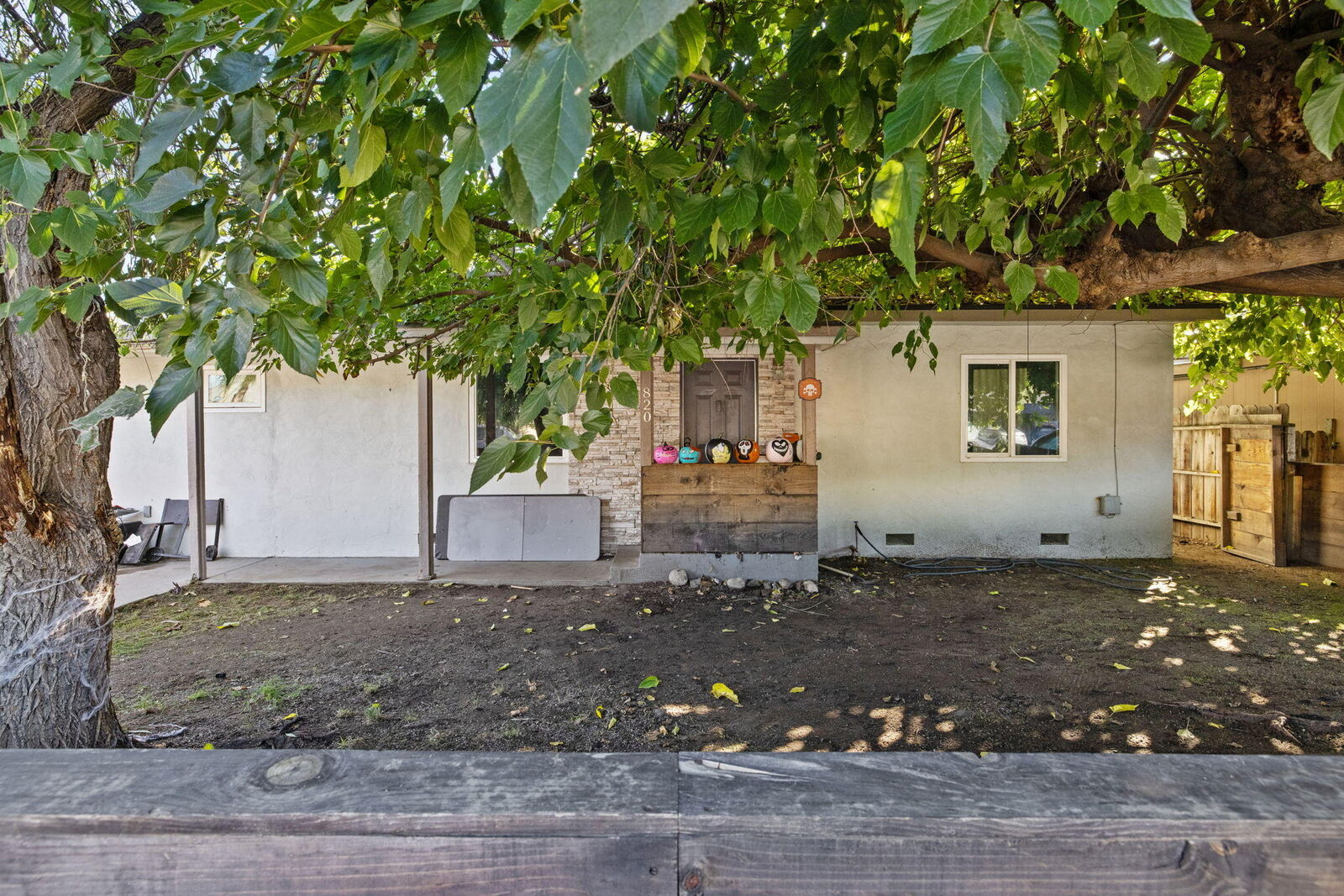 Property Photo:  820 N Floral Street  CA 93291 