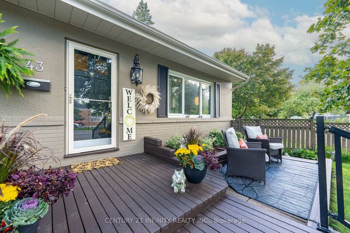 Photo de la propriété:  43 Colonial Avenue  ON M1M 2C3