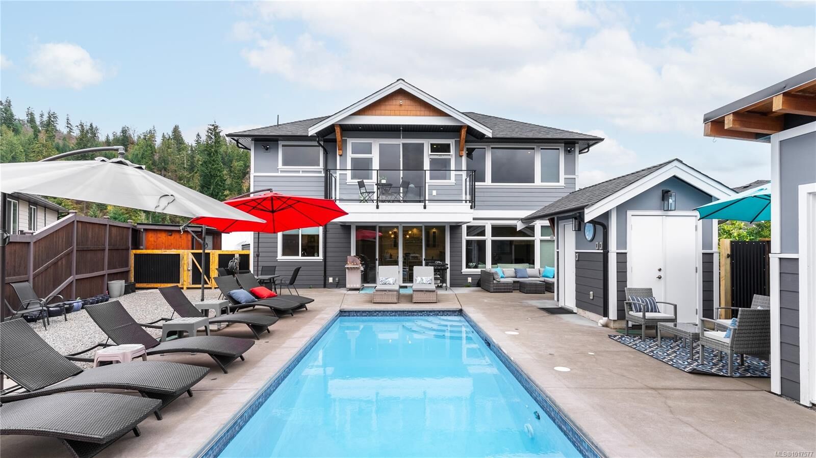 Property Photo: 7267 Lakefront Dr BC V0R 2G1