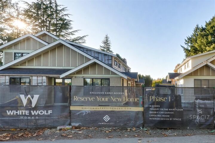 Property Photo: 5032 Wesley Rd 2 BC V8Y 1Z4