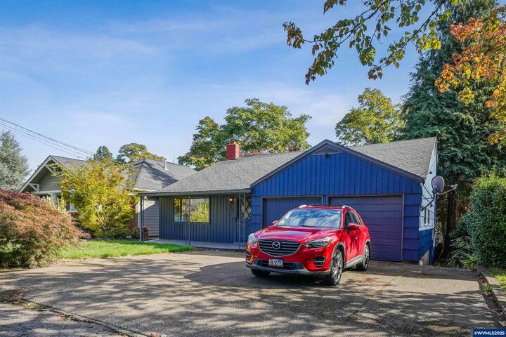 Property Photo: 1858 West Nob Hill St SE OR 97302