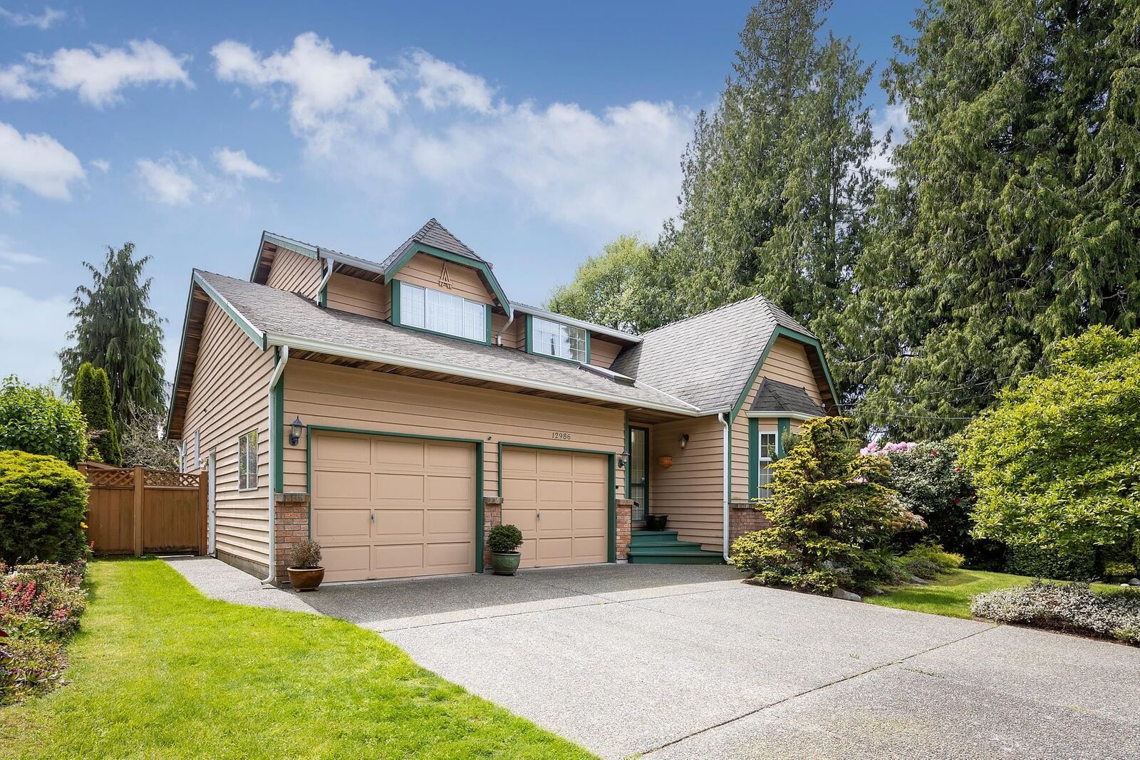 Property Photo: 12986 20 Avenue BC V4A 1Y9
