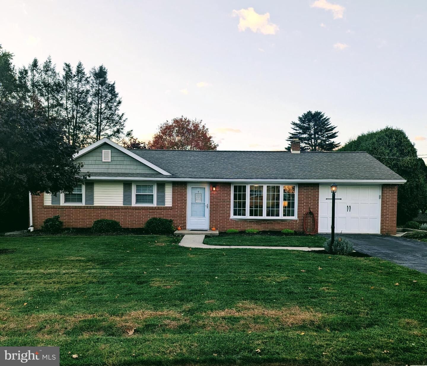 Property Photo:  15 Clearview Dr  PA 17042