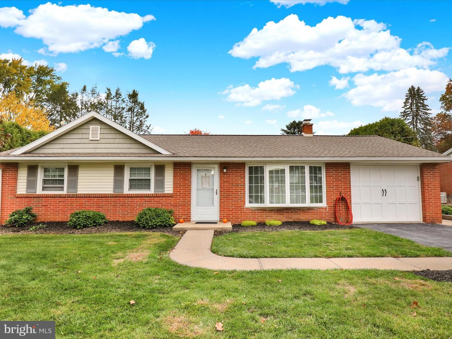 Property Photo:  15 Clearview Dr  PA 17042 