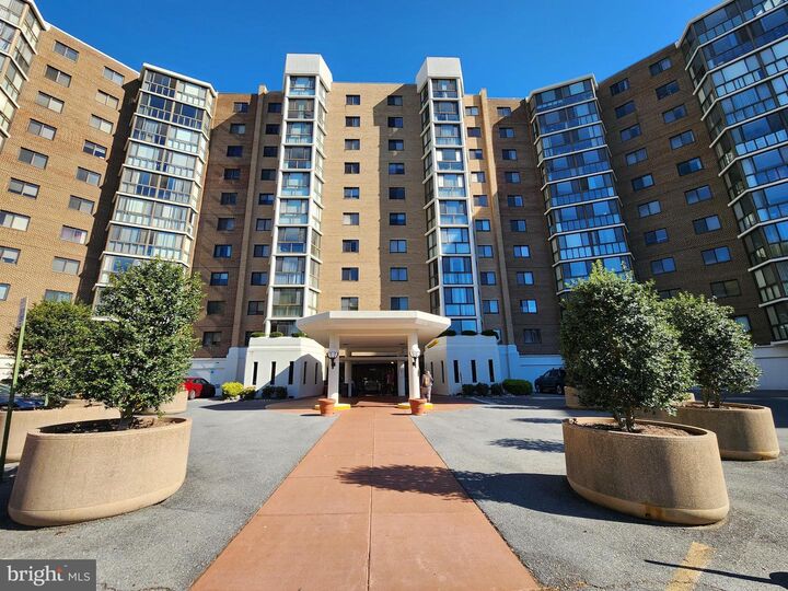 15100 Interlachen Drive 4-701  Silver Spring MD 20906 photo