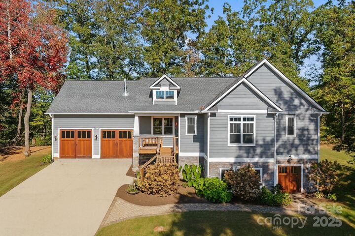 Property Photo:  9 Oak Mountain Drive  NC 28748