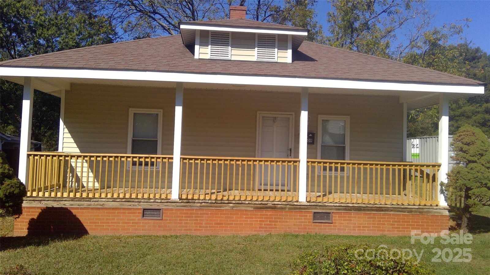 Property Photo: 5909 Maple Street NC 28269