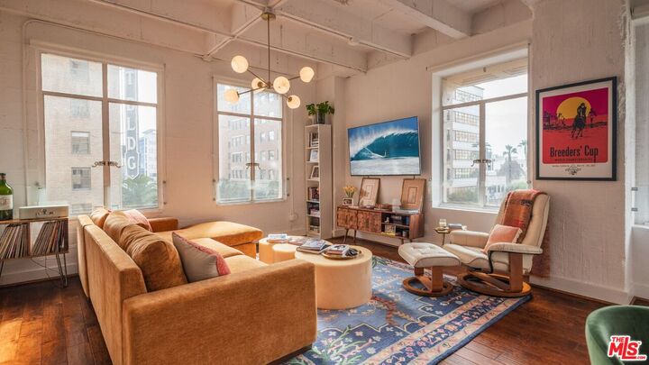 Property Photo:  6253 Hollywood Blvd  CA 90028 