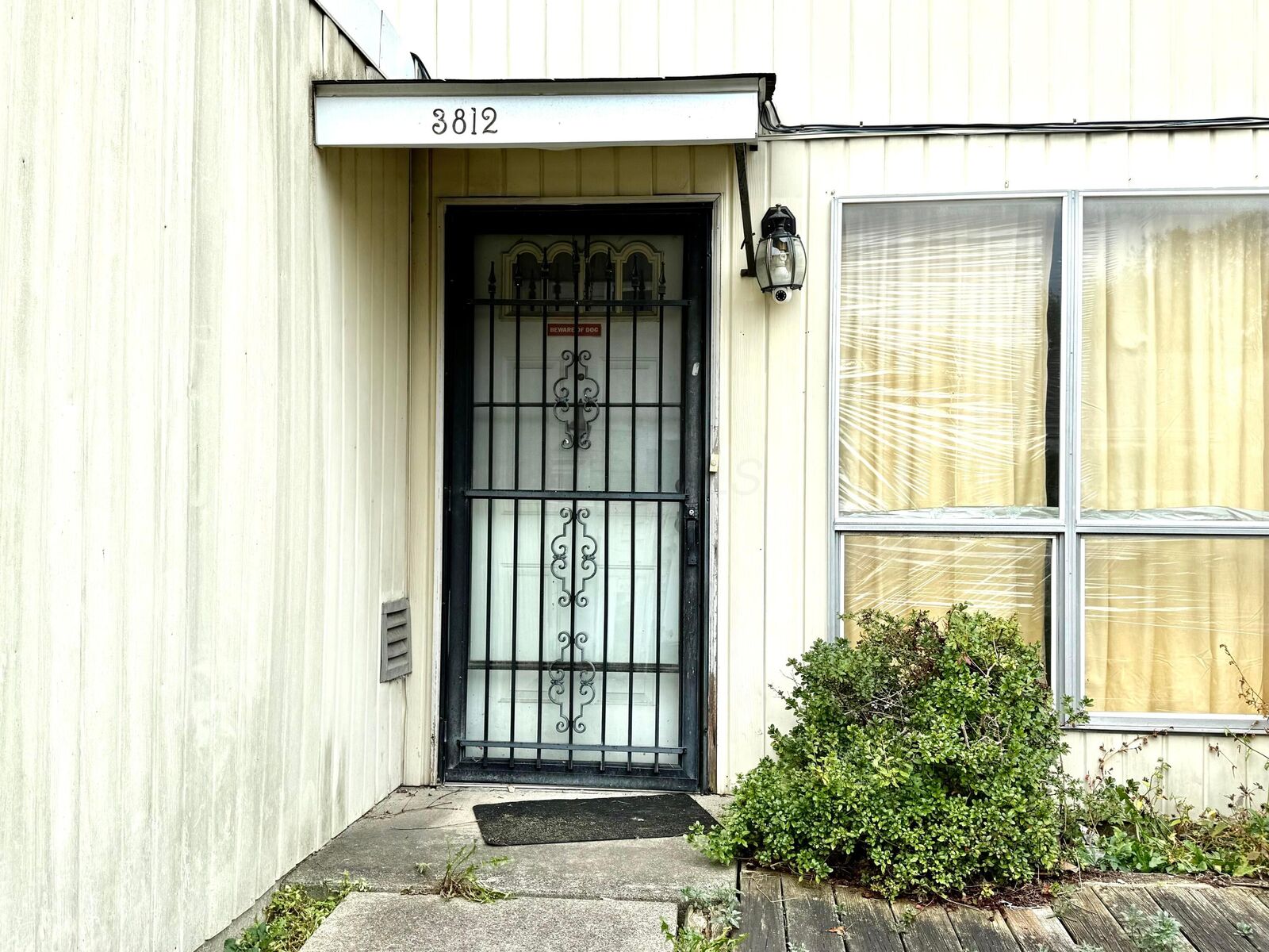 Property Photo: 3812 Charbonnett Court OH 43232