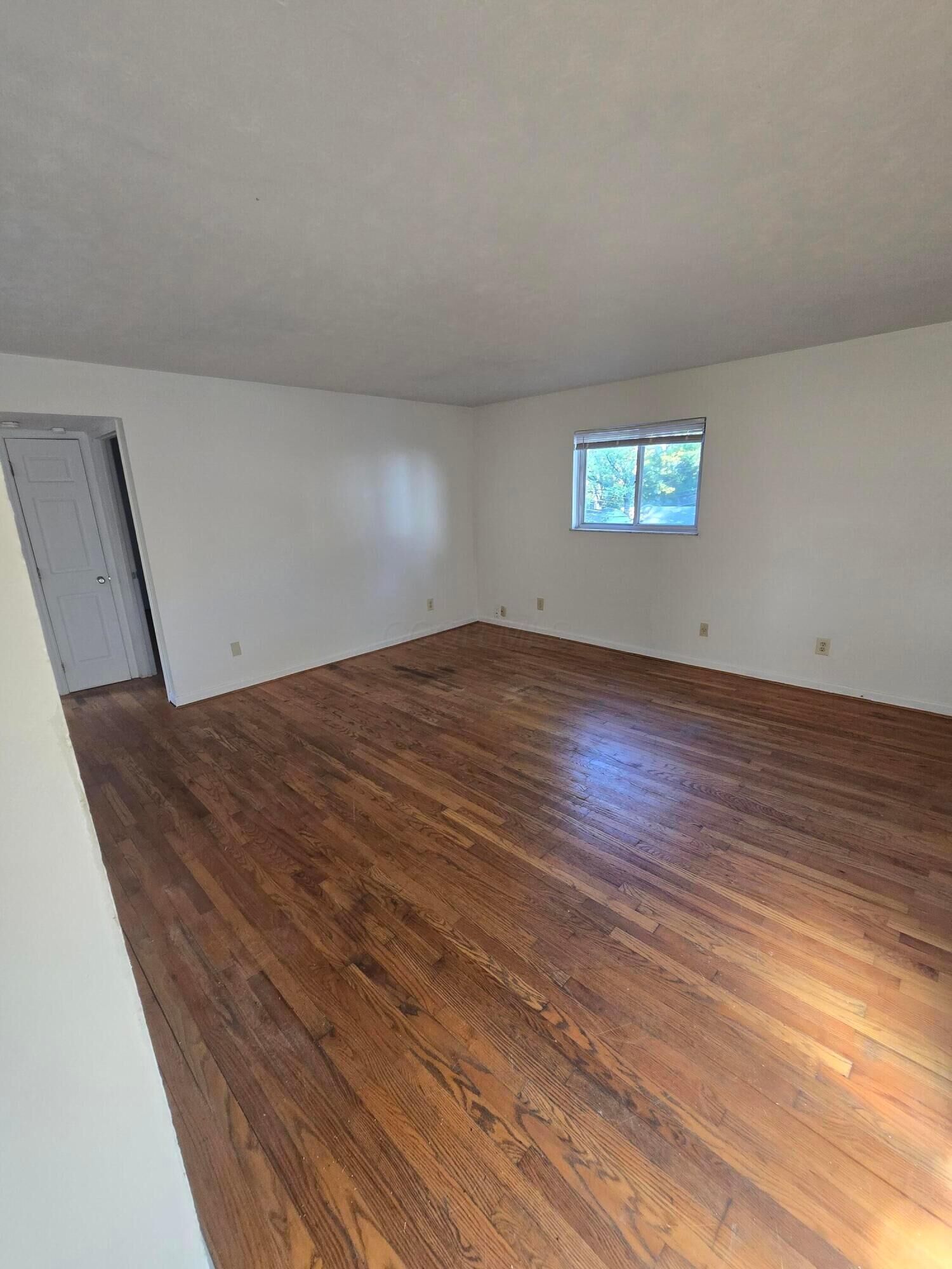 Property Photo: 497 E Oakland Avenue OH 43202