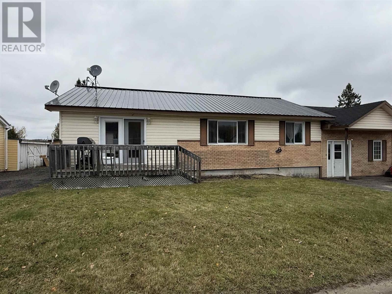 Property Photo: 6 Rue Des Pins ON P0S 1G0