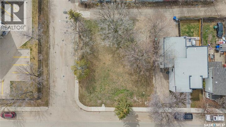Property Photo:  205 25th Street W  SK S7L 0C3 