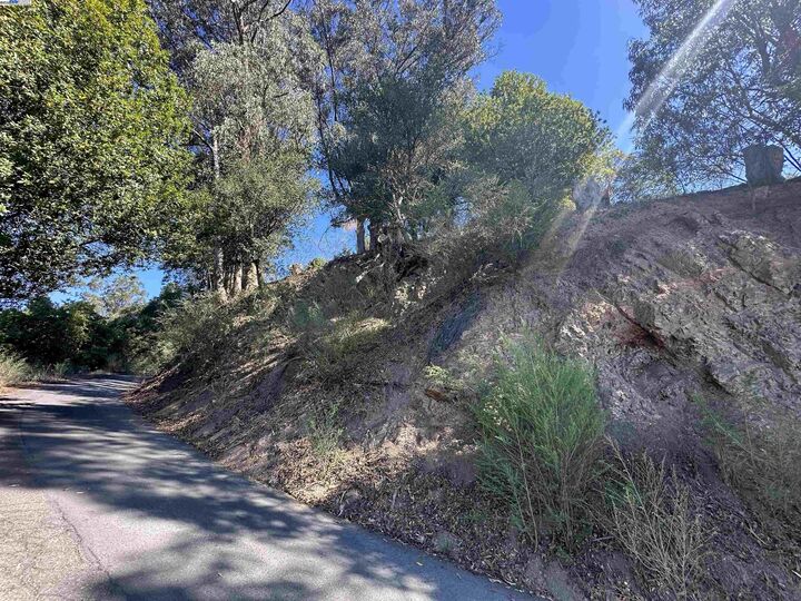 Property Photo:  0 Thorndale Dr  CA 94611 