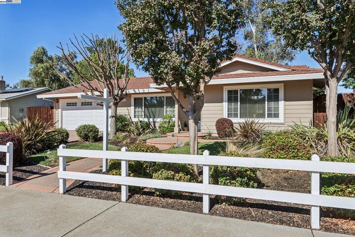 Property Photo:  1484 Heidelberg  CA 94550 