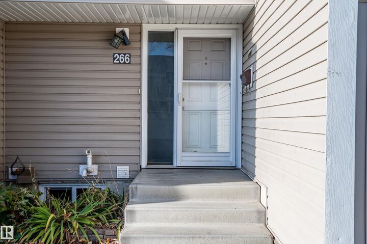 Property Photo:  266 Chateau Place NW  AB T5T 1V3 