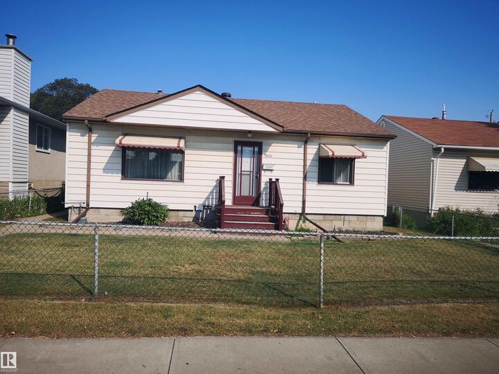 9636 63 Avenue NW  Edmonton AB T6E 0G5 photo