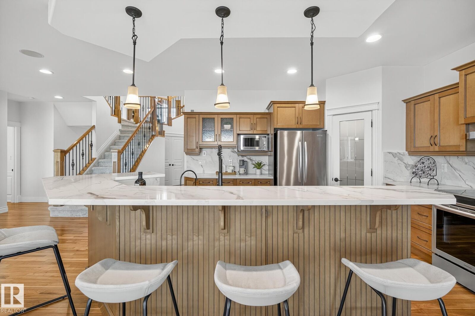 Property Photo: 9016 16 Avenue SW AB T6X 1B2