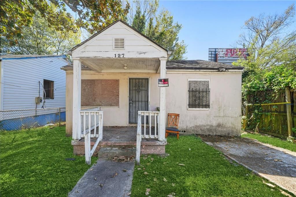 Property Photo:  127 Buchanan Lane SE  GA 30315