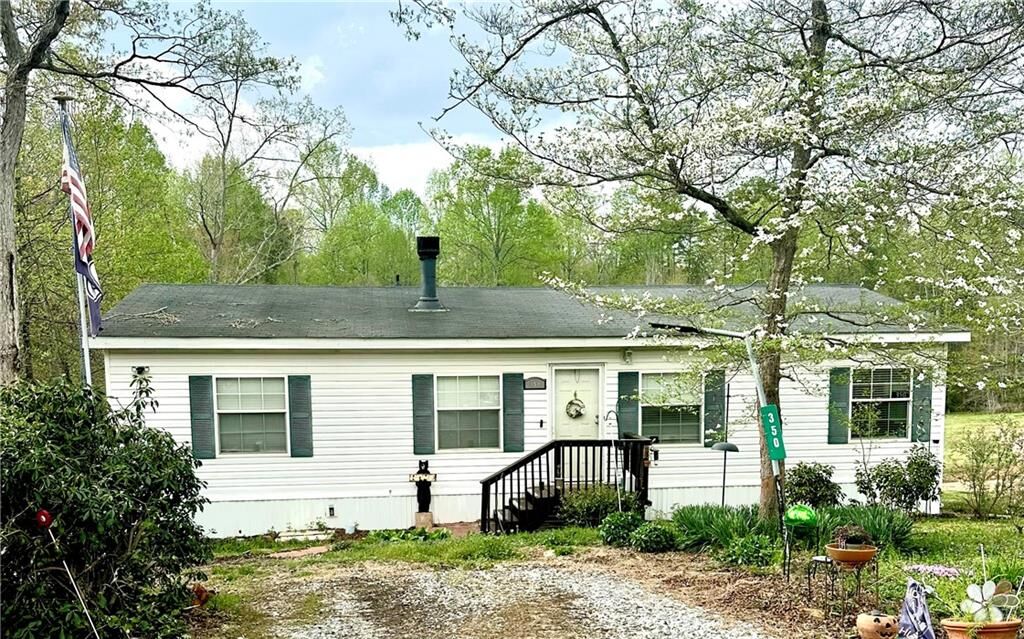 Property Photo: 350 Kitty Hawk Lane GA 30523