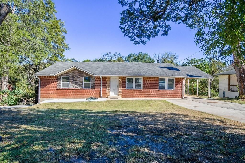 Property Photo: 896 King Road GA 30236