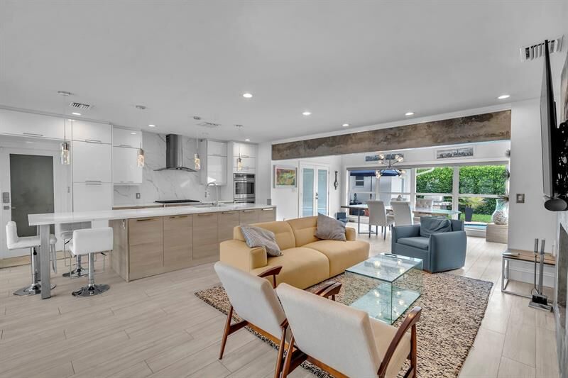Property Photo:  2212 NE 32nd Ave  FL 33305