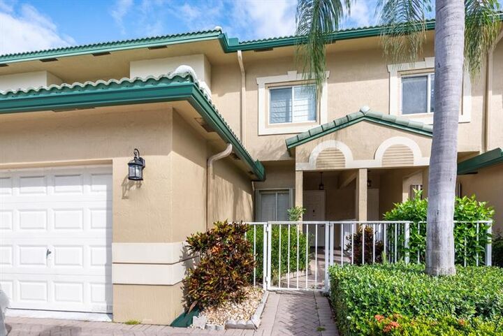 Property Photo:  7867 Exeter Blvd 101  FL 33321