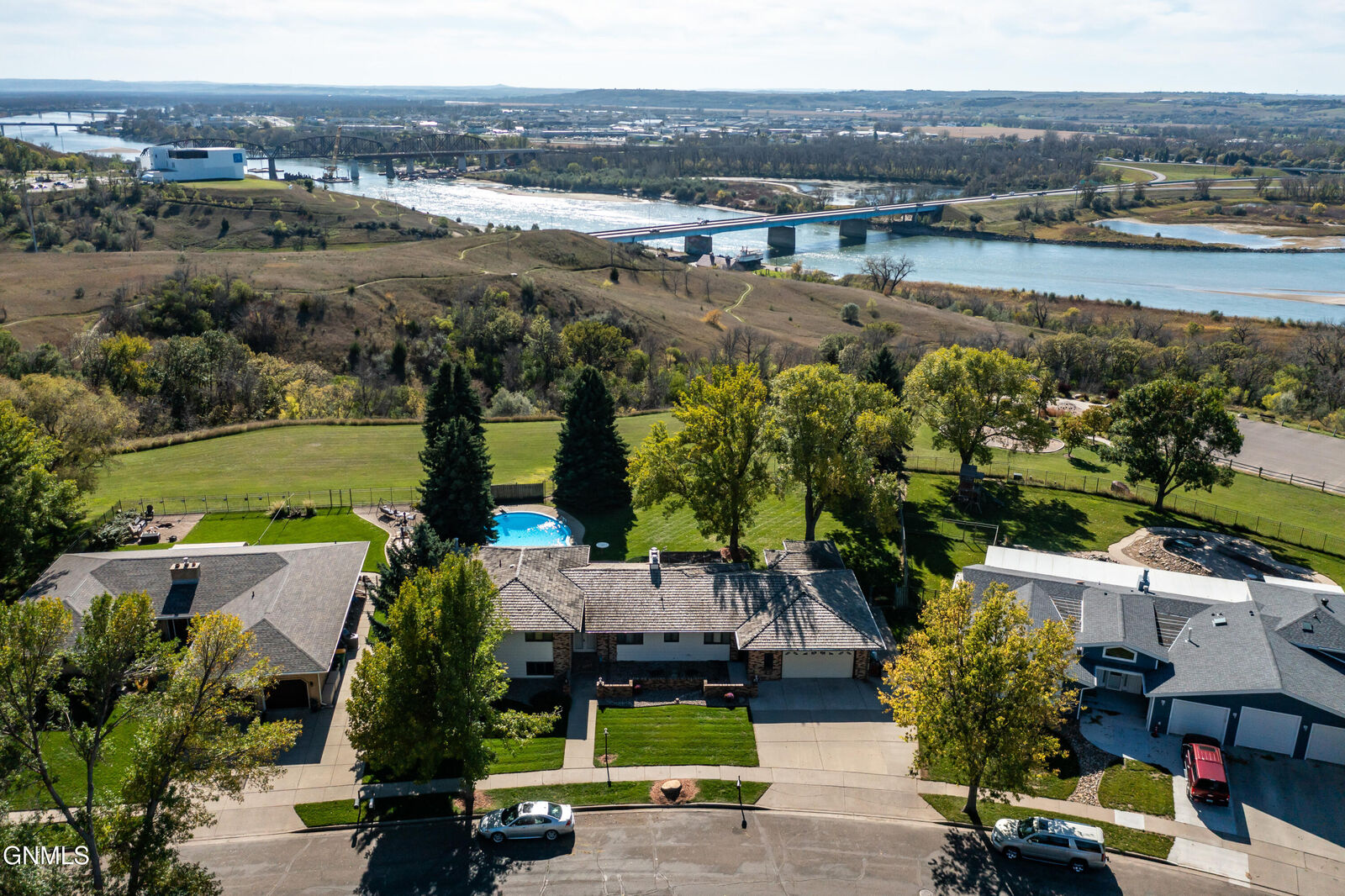 Property Photo: 2019 South Grandview Lane ND 58503