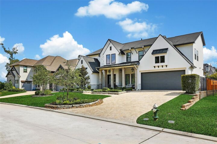 Property Photo: 10 Peerless Point Place TX 77375