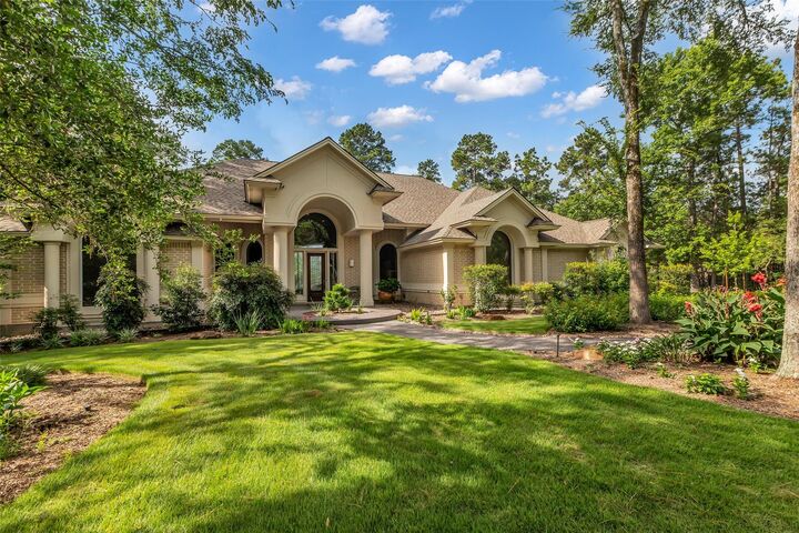 11 Bracebridge Drive  The Woodlands TX 77382 photo