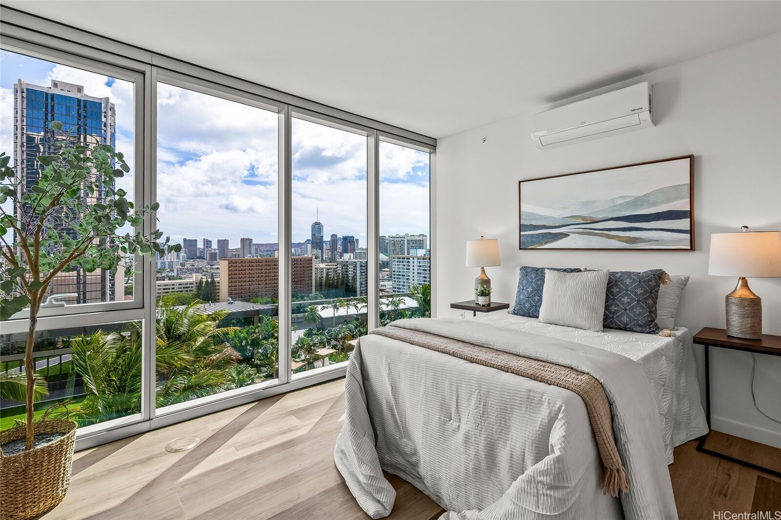 Property Photo:  1515 Liona Street 1801  HI 96814 