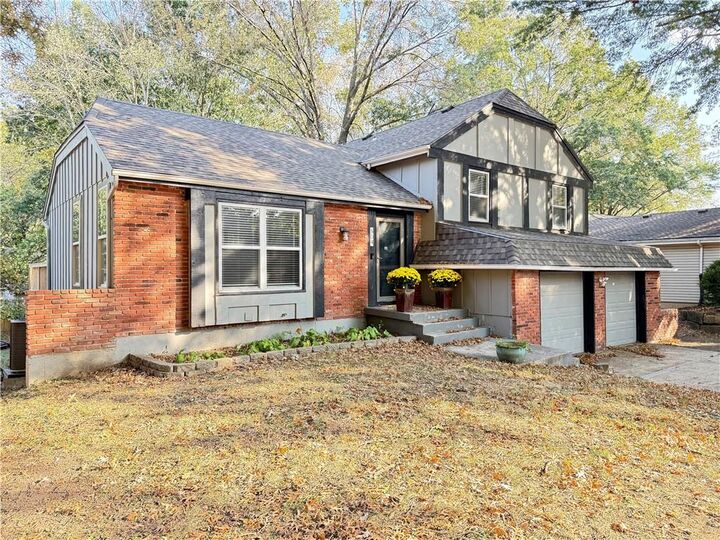 Property Photo:  504 S Cardinal Drive  KS 66062