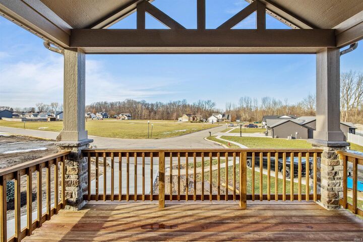 Property Photo: 1004 E Hawthorn Lane IN 46725